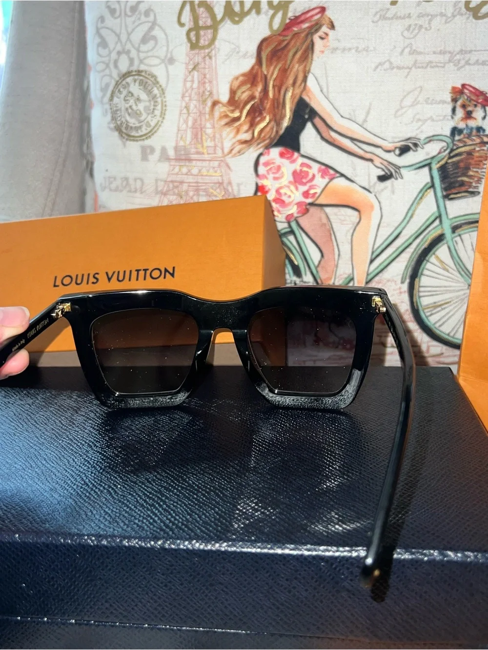 Louis Vuitton by square dark